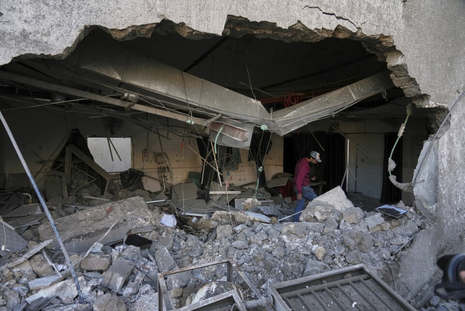 Israel angrep tirsdag på nytt et sykehus på Gazastripen. Dette bildet er fra Al Ahli Arab-sykehuset i Gaza by som ble angrepet søndag. Israel angrep tirsdag på nytt et sykehus på Gazastripen. Dette bildet er fra Al Ahli Arab-sykehuset i Gaza by som ble angrepet søndag. Foto: AP / NTB