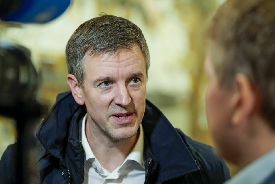 Senterpartiets Erling Sande (Sp) er fortsatt skuffet over Arbeiderpartiet, men positiv til at det er kommet til enighet i jordbruksoppgjøret. Tidligere kommunalminister Erling Sande (Sp) har nå fremmet et forslag i Stortinget om å omgjøre etterfølgerens vedtak. Foto: Håkon Mosvold Larsen / NTB