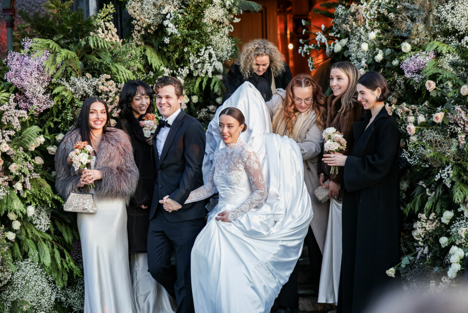Sjakkspiller Magnus Carlsen giftet seg med Ella Victoria Malone i Holmenkollen kapell sist lørdag Sjakkspiller Magnus Carlsen giftet seg med Ella Victoria Malone i Holmenkollen kapell sist lørdag.Foto: Amanda Pedersen Giske / NTB