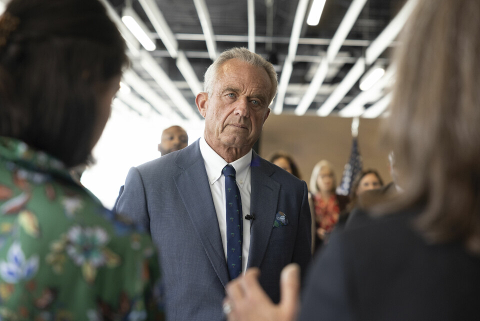 USAs helseminister Robert F. Kennedy jr. vil be føderale myndigheter fjerne anbefalingen om å tilsette fluor i drikkevannet. USAs helseminister Robert F. Kennedy jr. vil be føderale myndigheter fjerne anbefalingen om å tilsette fluor i drikkevannet. Foto: Melissa Majchrzak / AP / NTB