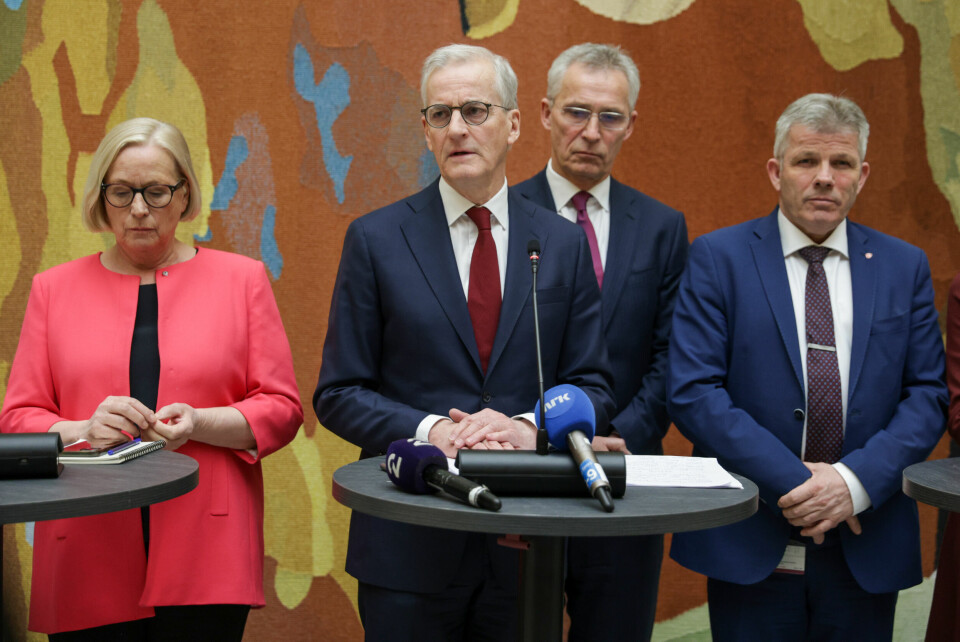Statsminister Jonas Gahr Støre (Ap) og finansminister Jens Stoltenberg (Ap) holder pressekonferanse sammen med de parlamentariske lederne på Stortinget etter samtalene om økonomisk støtte til Ukraina. Bildet viser statsminister Jonas Gahr Støre (Ap) sammen med Sps parlamentariske leder Marit Arnstad, Jens Stoltenberg (Ap) og Bjørnar Skjæran (Ap) under pressekonferansen torsdag ettermiddag. Foto: Amanda Pedersen Giske / NTB