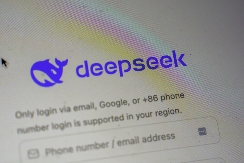 Det kinesiske selskapet DeepSeeks kunstig intelligens-chatbot har steget til topps på listen over nedlastede apper til Apple-produkter – og gått forbi ChatGPT. Det kinesiske selskapet DeepSeeks kunstig intelligens-chatbot har steget til topps på listen over nedlastede apper til Apple-produkter – og gått forbi ChatGPT. Foto: Skjermbilde / NTB
