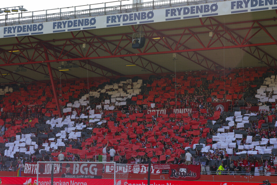 Det ble mye rødt, hvitt og blått på Brann stadion 16. mai. Brann hadde nest best oppmøte på 16. mai med godt over 17.000 tilskuere i kampen mot Sarpsborg. Foto: Paul Sigve Amundsen / NTB