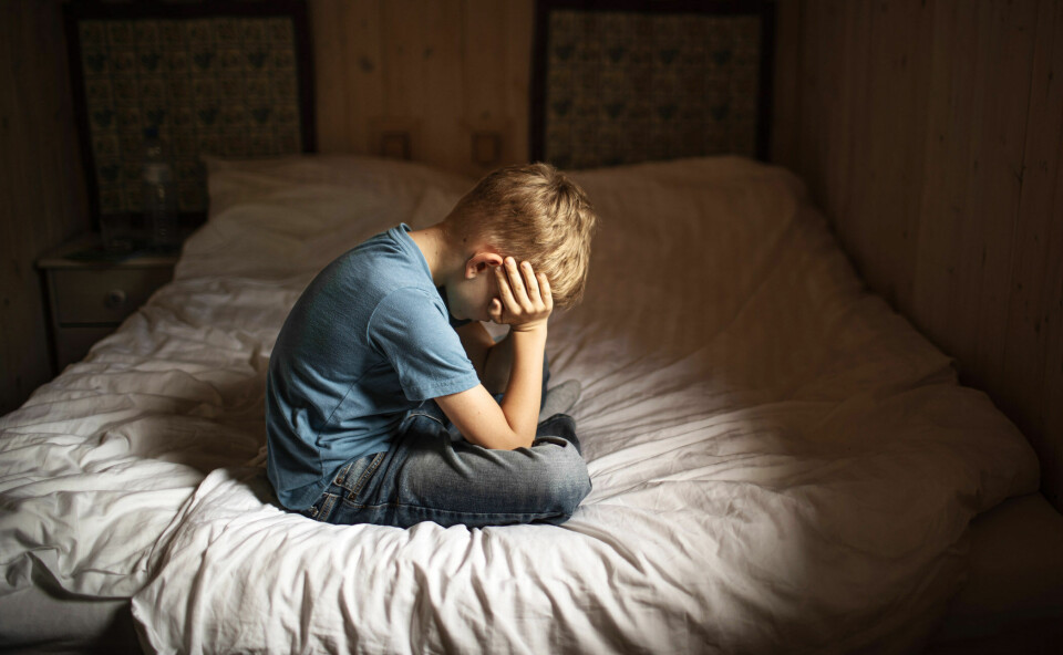 Slik forslaget nå foreligger, kan det vanskelig fremstilles som å være til beste for barna og de omsorgspersonene som trenger loven aller mest, skriver Heidi Wittrup Djup. Barn, gutt, trist, lei seg, familievold. Illustrasjonsfoto.