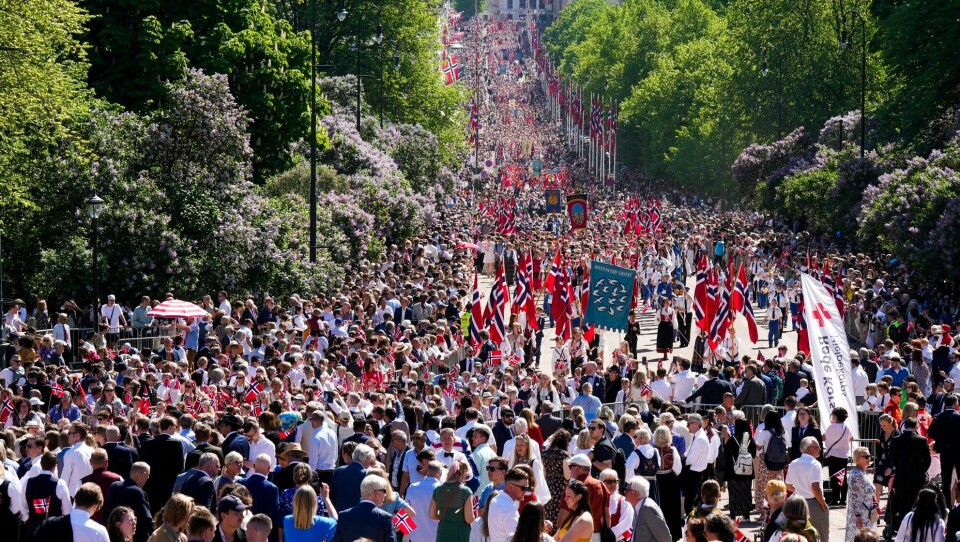 Barnetoget i strålende vær på Karl Johans gate under 17. mai-feiringen i Oslo i fjor. Oslo 20240517. Barnetoget går opp Karl Johans gate under 17.mai-feiringen i Oslo.Foto: Heiko Junge / NTB