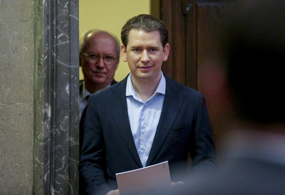 Østerrikes tidligere statsminister Sebastian Kurz er frikjent for dom om falsk forklaring. Eksstatsminister Sebastian Kurz møtte i retten i Wien fredag, der han fikk en betinget fengselsdom for å ha løyet til en granskningskomité i 2020. Foto: Heinz-Peter Bader / AP / NTB