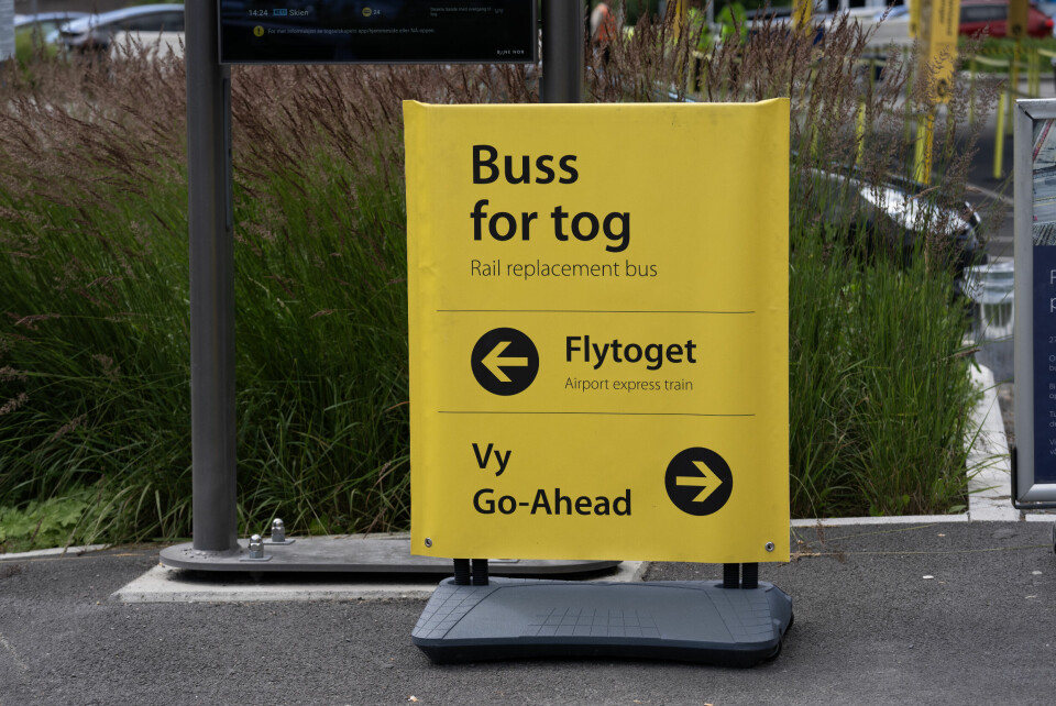I sommer er det nok en gang buss for tog grunnet vedlikehold på jernbanen. Buss for tog er et alternativ når blant annet sporfeil og strømbrudd fører til stans i togtrafikken. Det er med på å skape trafikkaos på Østlandet. Foto: Terje Bendiksby / NTB