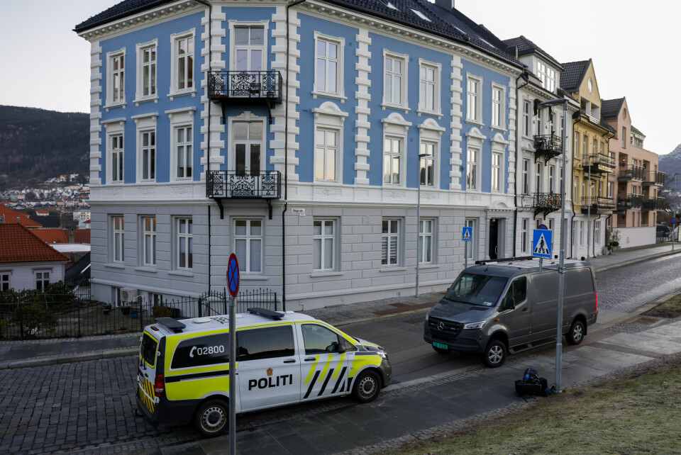 Politiet tror at Hennie Hayden-Rasmussen, som ble funnet død i Bergen i helgen, ble drept flere dager før hennes siktede kjæreste tok sitt eget liv. I en uttalelse skriver hennes familie at dette er svært vanskelig å ta innover seg. Dansk politi har bistått norske kolleger i etterforskningen av drapssaken i Bergen. Foto: Paul S. Amundsen / NTB