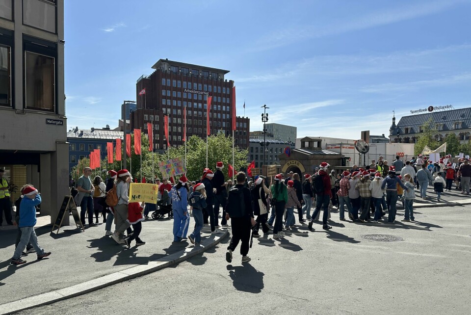 Skolenes tog i Møllergata ovenfor Youngstorget.(Jonas Bucher) Skolenes tog i Møllergata over Youngstorget.