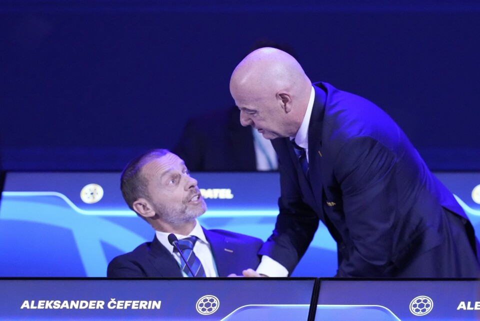Fifa-president Gianni Infantino (t.h.) i samtale med Uefa-president Aleksander Ceferin. I en pause forlot Ceferin kongressen. Fifa-president Gianni Infantino (t.h.) i samtale med Uefa-president Aleksander Ceferin. I en pause forlot Ceferin kongressen. Foto: Fernando Calistro / AP / NTB