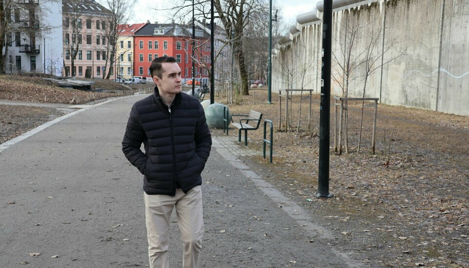 I mars i år var Daniel tilbake ved Oslo fengsel, denne gangen på utsiden av muren. Daniel ved muren til Oslo fengsel