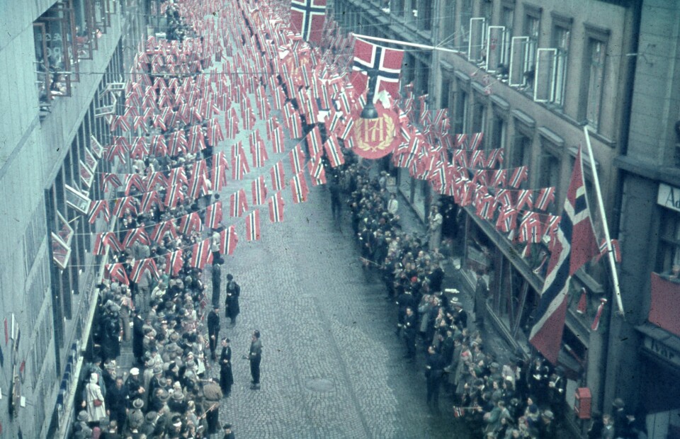 Festpyntet Torggata under feiringen av frigjøringsdagene i 1945.(Johan Hove Mo eller Johannes Reidar Mo/ Oslo byarkiv) Festpyntet Torggata under feiringen av frigjøringsdagene 1945Kreditering: Johan Hove Mo eller Johannes Reidar Mo/ Oslo byarkiv