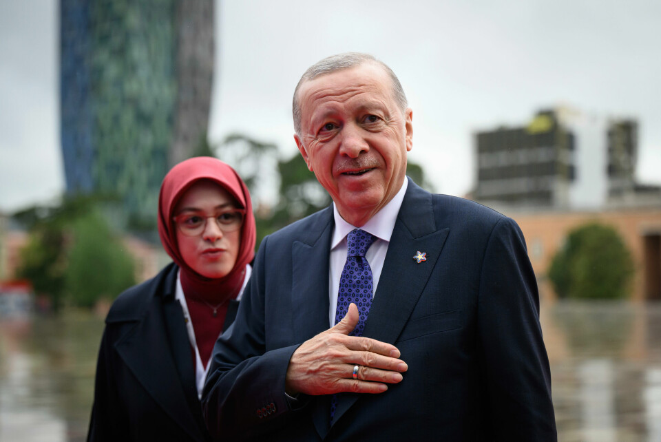 Erdogan under et toppmøte hvor lederne for 47 europeiske land og organisasjoner diskuterte sikkerhet, forsvar og demokrati i Tirana i Albania 16. mai. Erdogan under et toppmøte hvor lederne for 47 europeiske land og organisasjoner diskuterte sikkerhet, forsvar og demokrati i Tirana i Albania 16. mai. Foto: Leon Neal / AP / NTB
