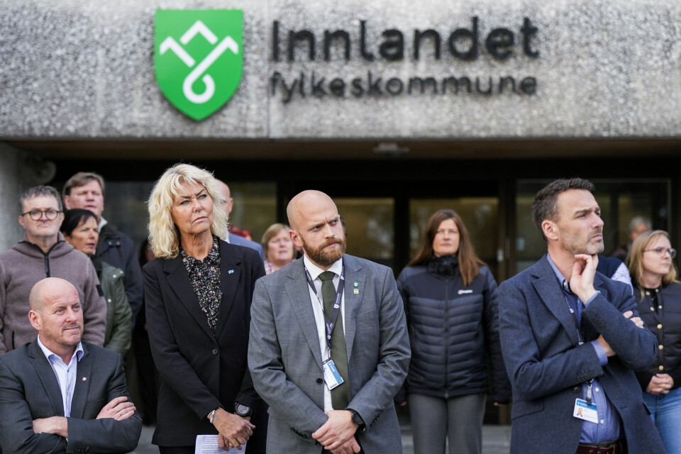 Fylkesordfører Thomas Breen fra Ap (t.v) har gått hardt ut mot mediene i Innlandet. Bildet er fra en demonstrasjon mot skolenedleggelser i oktober i fjor. Ved siden av står fylkesvaraordfører Hanne Alstrup Velure (H) og fylkespolitiker Johannes Wahl Gran (MDG). Fylkesordfører Thomas Breen (Ap) (t.v) har gått hardt ut mot mediene i Innlandet. Bildet er fra en demonstrasjon mot skolenedleggelser i oktober i fjor. Ved siden av står fylkesvaraordfører Hanne Alstrup Velure (H) og fylkespolitiker Johannes Wahl Gran (MDG).