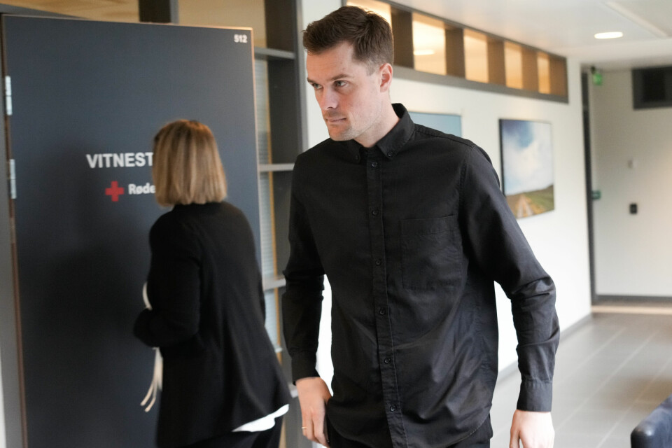 Filip Ingebrigtsen på vei inn i rettssalen mandag morgen for å vitne i saken mot Gjert Ingebrigtsen Filip Ingebrigtsen på vei inn i rettssalen mandag morgen for å vitne i saken mot Gjert Ingebrigtsen. Foto: Terje Bendiksby / NTB