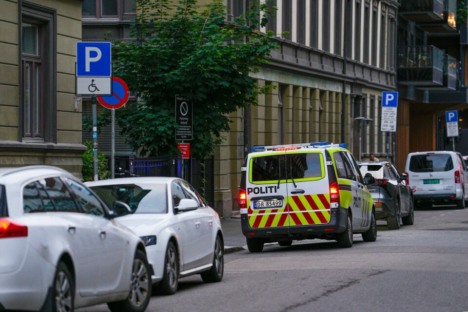 I juni 2024 blir Modi og Amir på nytt innblandet i en alvorlig hendelse i Oslo.(Javad Parsa/NTB) SkolesakOslo 20240614. Politiet har patruljer rundt på Grønland, hvor en person er knivstukket. Det drives aktivt søk etter to personer som var involvert i hendelsen.Foto: Javad Parsa / NTB