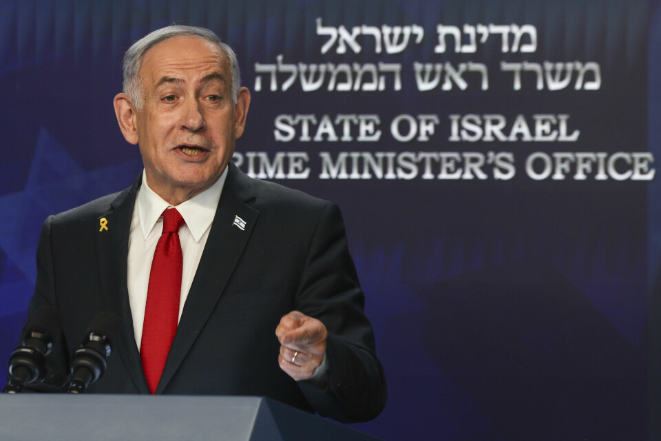 Israels statsminister Benjamin Netanyahu anklager Frankrike, Storbritannia og Canada for å løpe Hamas' ærend etter de tre landenes kritikk av Israel og trusselen om å innføre sanksjoner. Israels statsminister Benjamin Netanyahu anklager Frankrike, Storbritannia og Canada for å løpe Hamas' ærend etter de tre landenes kritikk av Israel og trusselen om å innføre sanksjoner. Foto: Ronen Zvulun / Pool via AP / NTB