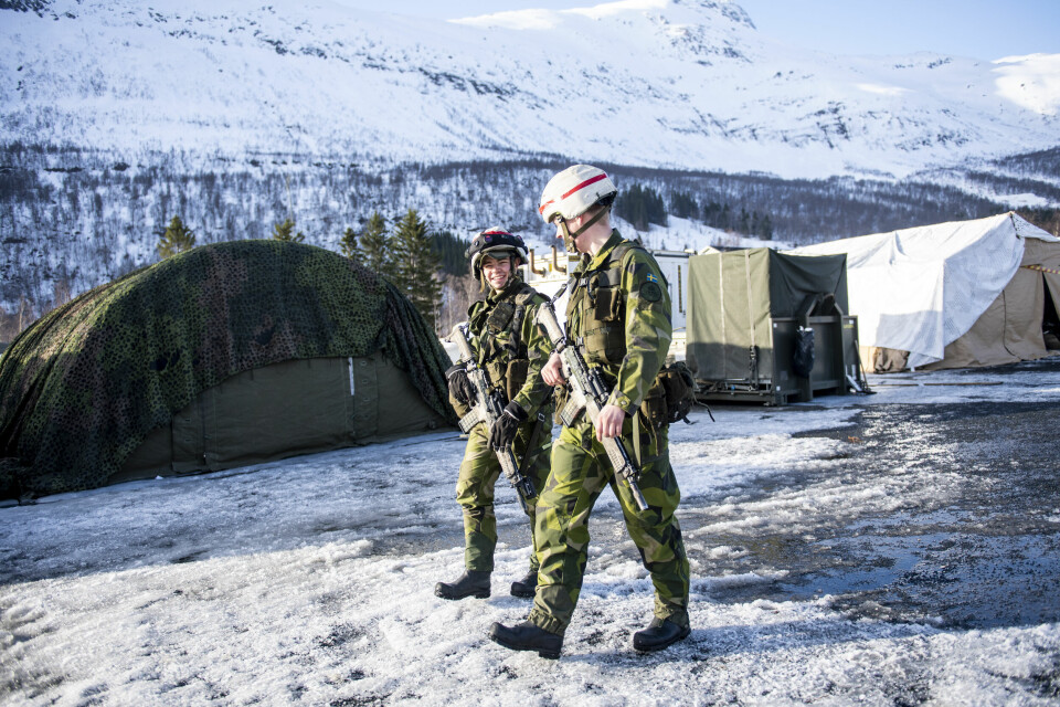 Svenske soldater på Nato-øvelsen Cold Response i 2022. Rundt 30.000 unge svensker blir innkalt til sesjon for førstegangstjeneste i år, ifølge Sveriges Radio. Det er en økning fra rundt 27.900 i fjor. Svenske soldater på Nato-øvelsen Cold Response i 2022. Rundt 30.000 unge svensker blir innkalt til sesjon for førstegangstjeneste i år, ifølge Sveriges Radio. Det er en økning fra rundt 27.900 i fjor. Foto: Annika Byrde / NTB