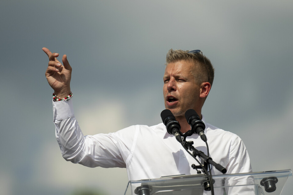 Den ungarske opposisjonslederen Péter Magyar lover å frigjøre milliarder av euro i EU-midler hvis han blir valgt neste år. Den ungarske opposisjonslederen Péter Magyar lover å frigjøre milliarder av euro i EU-midler hvis han blir valgt neste år. Foto: Denes Erdos / AP / NTB