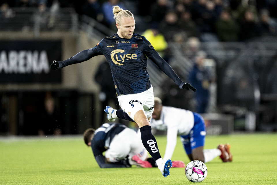Vikings Lars-Jørgen Salvesen er solgt fra Viking til Derby og fortsetter karrieren i engelsk mesterskapsserie. Vikings Lars-Jørgen Salvesen under eliteseriekampen i fotball mellom Viking og Haugesund på SR-Bank arena i Stavanger.Foto: Carina Johansen / NTB