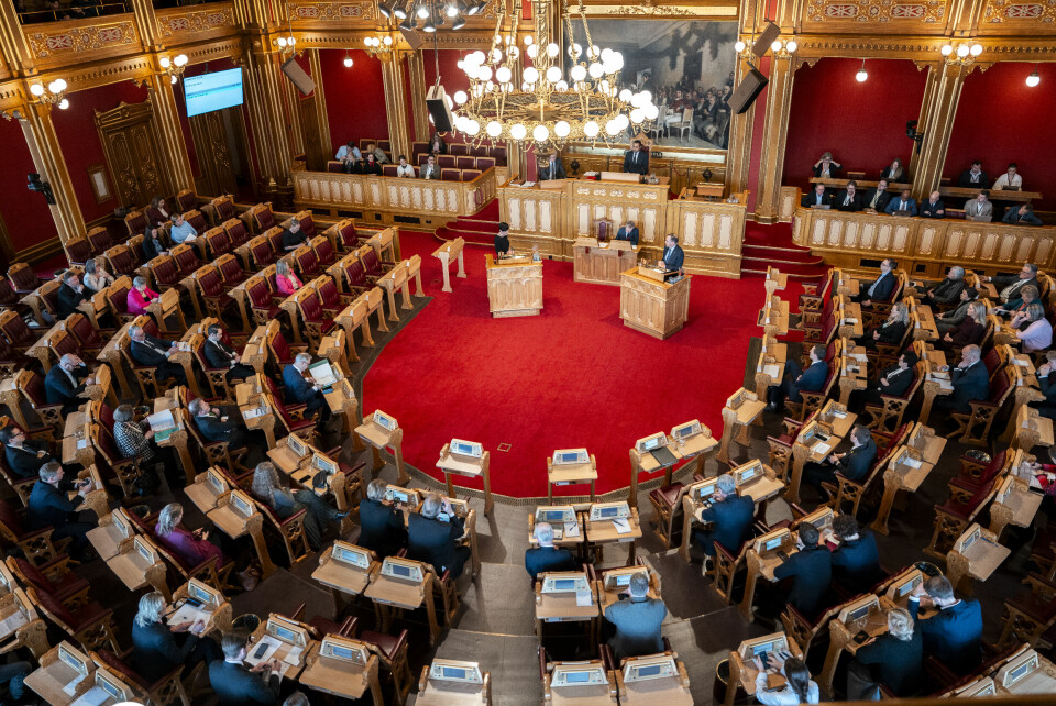 Høyre foreslår å gjøre store endringer i budsjettprosessene på Stortinget. Forslaget får støtte fra Arbeiderpartiet, mens alle de andre partiene på Stortinget er imot. Høyre foreslår å gjøre store endringer i budsjettprosessene på Stortinget. Forslaget får støtte fra Arbeiderpartiet, mens alle de andre partiene på Stortinget er imot. Foto: Rodrigo Freitas / NTB