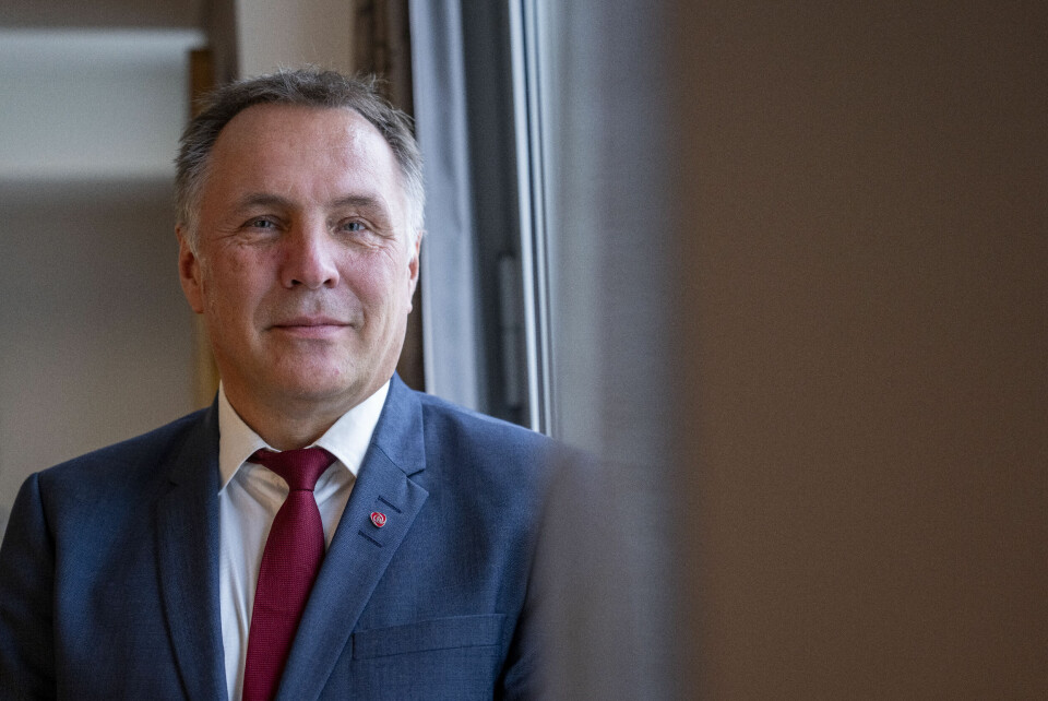 Forsvarsminister Tore O. Sandvik (Ap) varsler at regjeringen vil sette av 17 milliarder kroner til opprustning av Forsvaret. Klimaminister Tore O. Sandvik (Ap) legger fram stortingsmeldingen om naturmangfold fredag. Foto: Javad Parsa / NTB