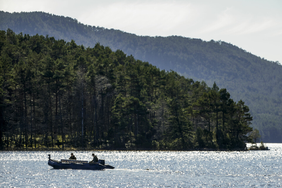 Småflyet og de to personene er funnet etter flere dagers søk. Et småfly er savnet i Bjørnafjorden. Torsdag morgen fortsetter søket ved Vinddalsvatnet utenfor Bergen. Foto: Paul Sigve Amundsen / NTB