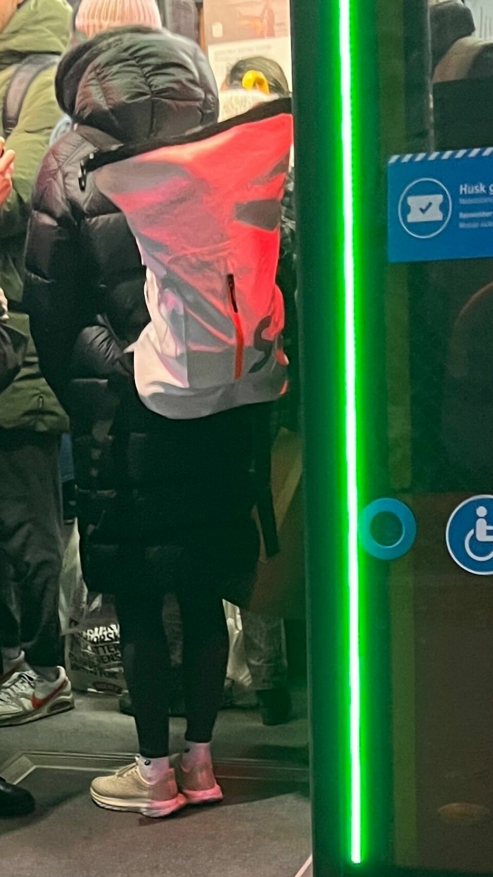 Av og til er det ikke plass på bussen.(Espen Hågensen Rusdal) Av og til er det ikke plass på bussen.