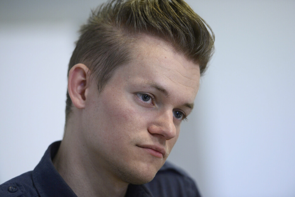 Journalisten Joakim Medin fotografert i 2015. Journalisten Joakim Medin under et pressekonferanse etter han ankom Arlanda etter å ha vært fengslet i Syria i 2015. Nå er han igjen pågrepet. Foto: Maja Suslin / TT / NTB