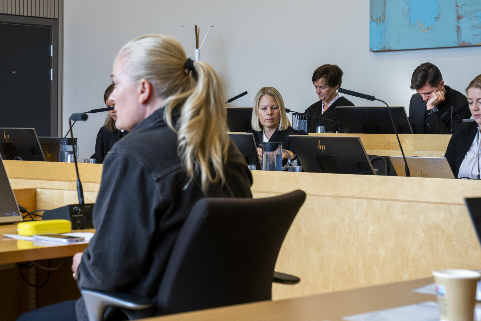 Tone Ingebrigtsen i vitneboksen i Sør-Rogaland tingrett sist mandag. Hun krevde å få vitne for lukkede dører i straffesaken mot ektemannen Gjert Ingebrigtsen. Hennes sønn Jakob Ingebrigtsen (t.h.) er en av de fornærmede. Tone Ingebrigtsen i vitneboksen i Sør-Rogaland tingrett sist mandag. Hun krevde å få vitne for lukkede dører i straffesaken mot ektemannen Gjert Ingebrigtsen. Hennes sønn Jakob Ingebrigtsen (t.h.) er en av de fornærmede. Foto: Heiko Junge / NTB