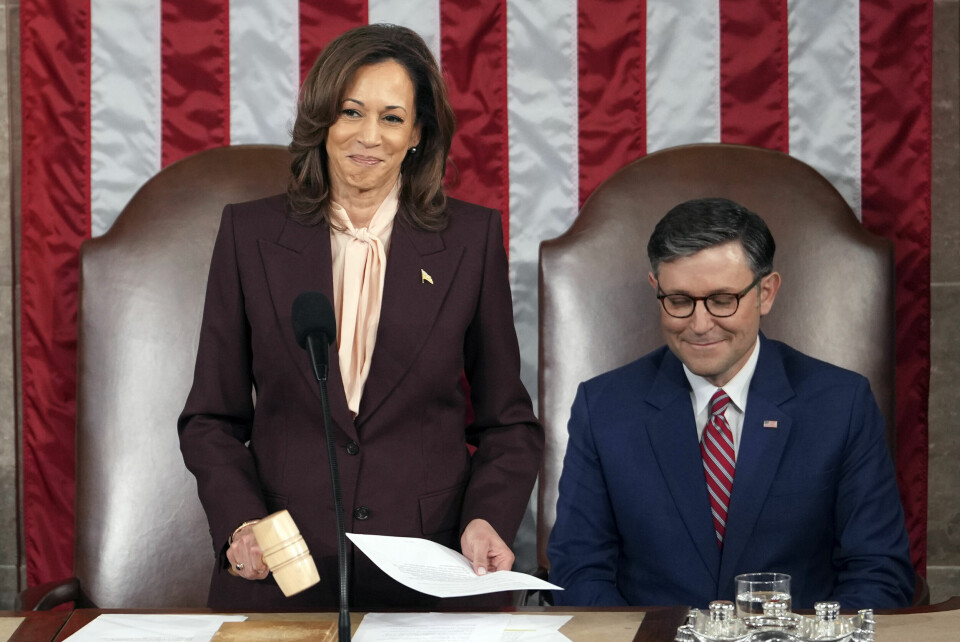 Visepresident Kamala Harris var med på opptellingen av stemmer i den amerikanske kongressen. Det var også speaker Mike Johnson. Visepresident Kamala Harris var med på opptellingen av stemmer i den amerikanske kongressen. Det var også speaker Mike Johnson. Foto: Matt Rourke / AP / NTB