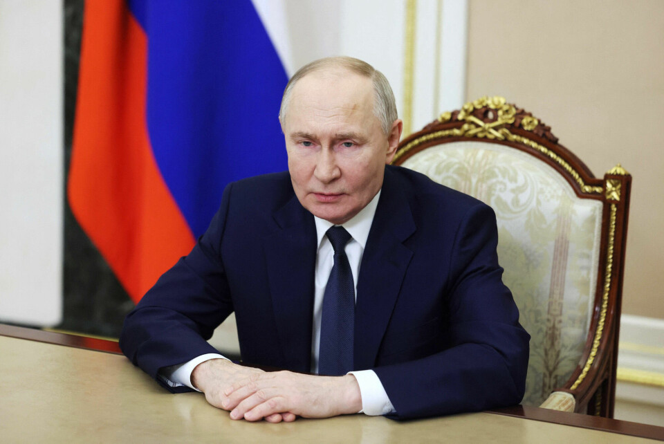 Vladimir Putin har ikke bare eksportert politikk, men en ideologisk strategi. Klarer vi ikke å motstå splittelsen, kan Putins verdensbilde få større gjennomslag – også i våre egne samfunn, skriver Arild Theimann. President Vladimir Putin i Kreml. Holder TV-sendt tale.