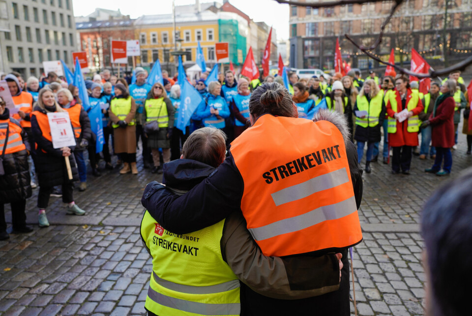 Fagforbundet var blant dem som streiket og markering på Youngstorget i Oslo i fjor. Natt til onsdag ble det enighet i kommuneoppgjøret. Fagforbundet er i streik sammen med Fellesorganisasjonen (FO) og YS (Parat og Delta). De streikende jobber innen sosiale tjenester, barnevern, rus og psykisk helse. Foto: Thomas Fure / NTB