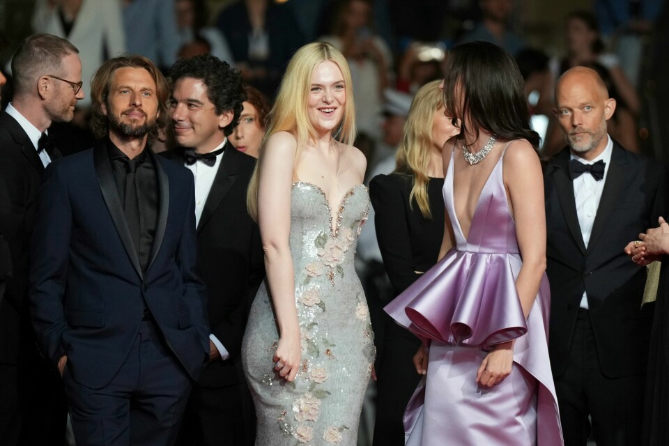 Anders Danielsen Lie, Elle Fanning, Renate Reinsve og Eskil Vogt er blant dem som dukket opp på den røde løperen under premieren på Joachim Triers «Affeksjonsverdi», eller «Sentimental Value», under filmfestivalen i Cannes.(Lewis Joly/AP) Fra premieren for «Affeksjonsverdi», eller «Sentimental Value», under filmfestivalen i Cannes.