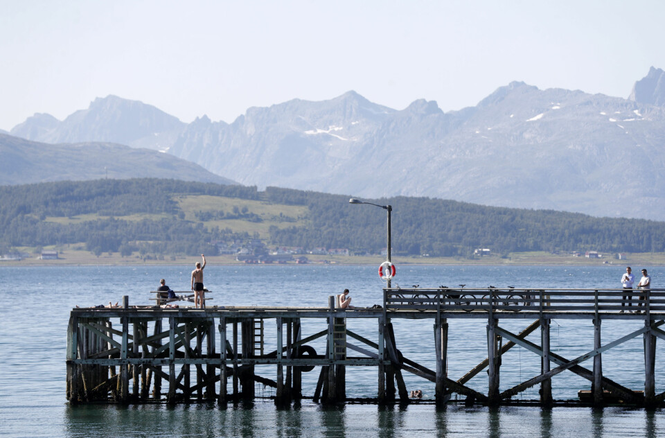 Tromsø hadde flere varme sommerdager i 2024. Neste uke kan det bli enda høyere temperaturer i indre strøk av Troms, Finnmark og Nordland. Foto: Rune Stoltz Bertinussen / NTB