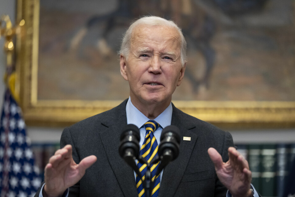 USA vinner den globale konkurransen, mener avtroppende president Joe Biden. Bildet ble tatt på en pressekonferanse før helgen. President Joe Biden strammer inn reglene for eksport av KI-teknologi. Foto: Ben Curtis / AP / NTB