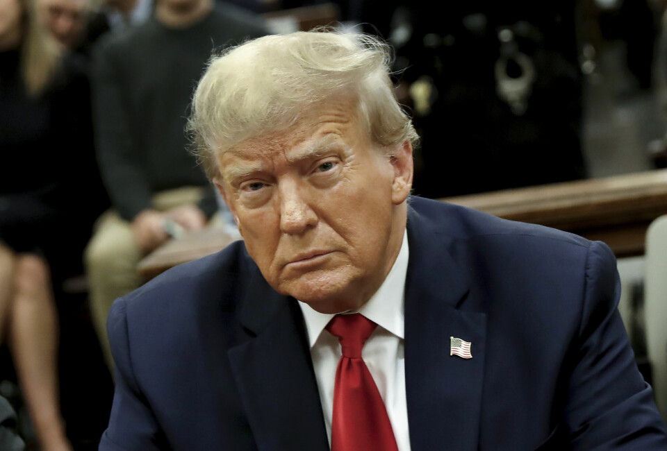 Donald Trump er tilbake i maktens korridorer i Det hvite hus. Former President Donald Trump sits in the courtroom before the continuation of his civil business fraud trial at New York Supreme Court, Tuesday, Oct. 17, 2023, in New York. (Peter Foley/Pool Photo via AP)