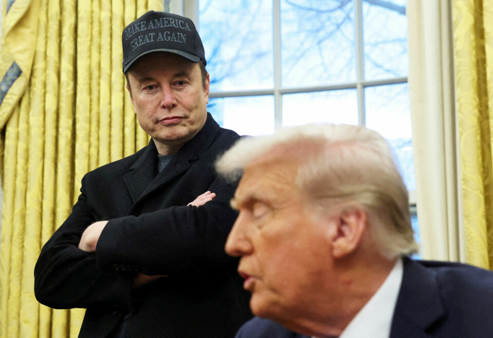 I Donald Trumps USA ser vi en systematisk nedbygging av ytringsfriheten. Det rammer særlig kvinner og minoriteter, skriver forfatterne av innlegget. Bildet viser Trump og høyrehånden Elon Musk i Det ovale kontor. Donald Trump, Elon Musk