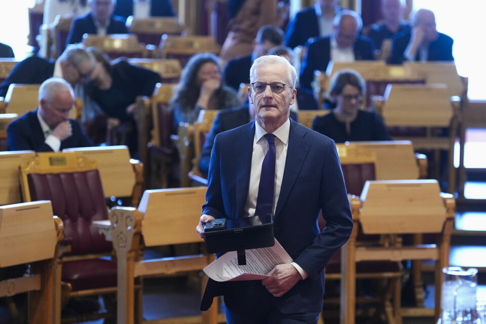 Statsminister Jonas Gahr Støre rakk en tur innom Stortingets spontane spørretime før den store reisen til Washington og møtet med Donald Trump. Jonas Gahr Støre