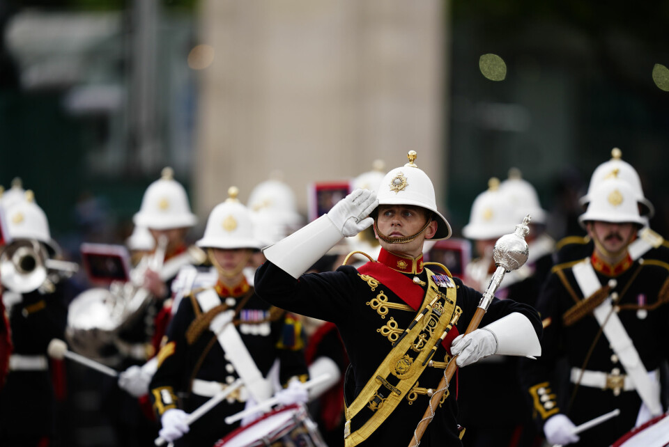 Et militærorkester fra Royal Marines i militærparaden i London mandag. Feiringen av seieren i andre verdenskrig vil pågå i fire dager i Storbritannia. Et militærorkester fra Royal Marines i militærparaden i London mandag. Feiringen av seieren i andre verdenskrig vil pågå i fire dager i Storbritannia. Foto: Jordan Pettitt / Pool / AP / NTB