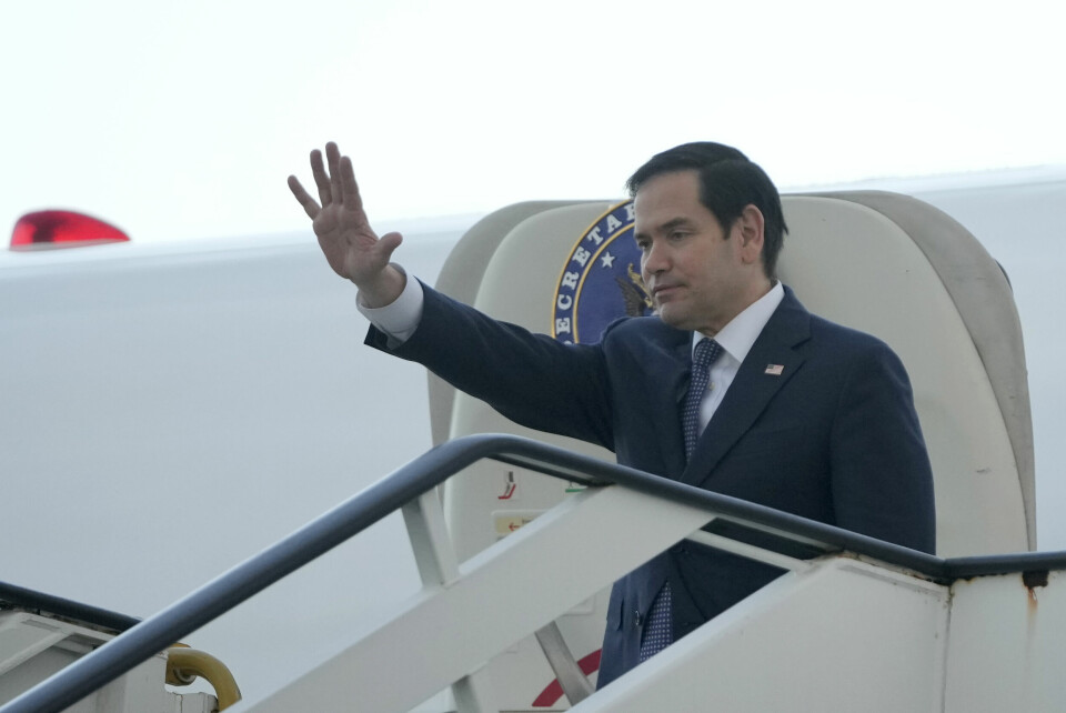 USAs utenriksminister Marco Rubio vinker på flytrappen før han går om bord i flyet etter et besøk i Den dominikanske republikk torsdag. Foto: Mark Schiefelbein / AP / NTB USAs utenriksminister Marco Rubio vinker på flytrappen før han går om bord i flyet etter et besøk i Den dominikanske republikk torsdag. Foto: Mark Schiefelbein / AP / NTB