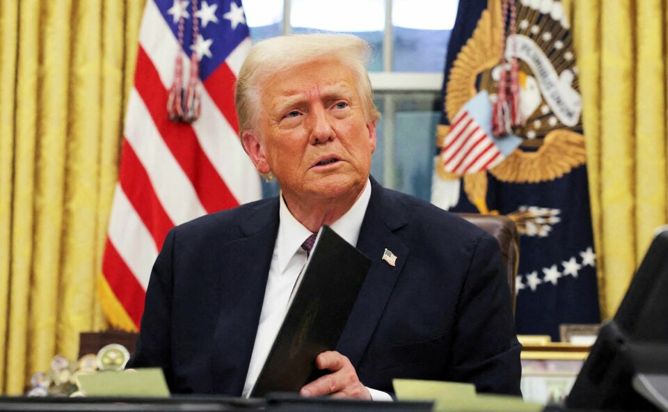 Situasjonen som har oppstått mellom Danmark og USA er ikke en konsekvens av verken dansk eller grønlandsk politikk. Ansvaret ligger ene og alene hos USAs nye president, som ønsker å bølle til seg flere fordeler, skriver Breandán Whyte.(Carlos Barria, Reuters/NTB) USAs president Donald Trump. Første dag på jobben i Det hvite Hus. (20. januar 2025)