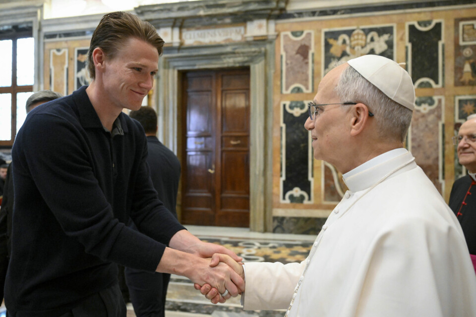Scott McTominay sammen med paven Scott McTominay sammen med paven. Foto: Vatican Media via AP / NTB.