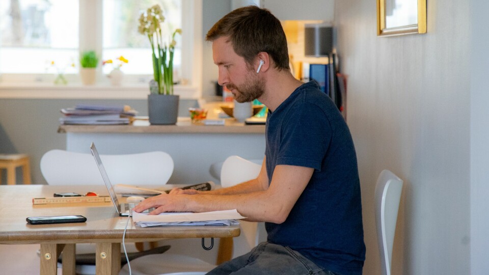 Illustrasjonsfoto. Det er ikke mulig å jobbe som renholder eller butikkmedarbeider fra kjøkkenbenken.