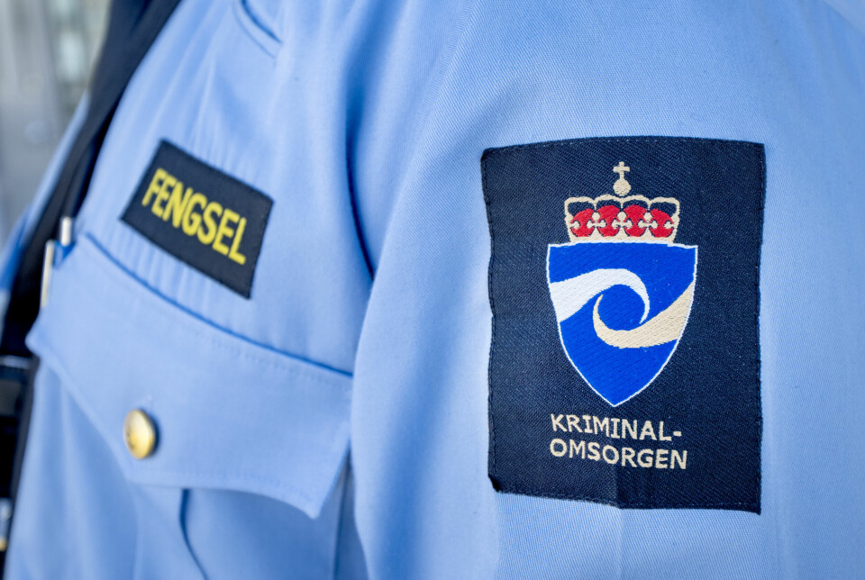 Frp mener et strengere soningsregime må til for å få bukt med voldsproblemene i norske fengsler. Det møter sterk kritikk. Frp mener et strengere soningsregime må til for å få bukt med voldsproblemene i norske fengsler. Fagforeningsleder Asle Aase mener det er helt feil.