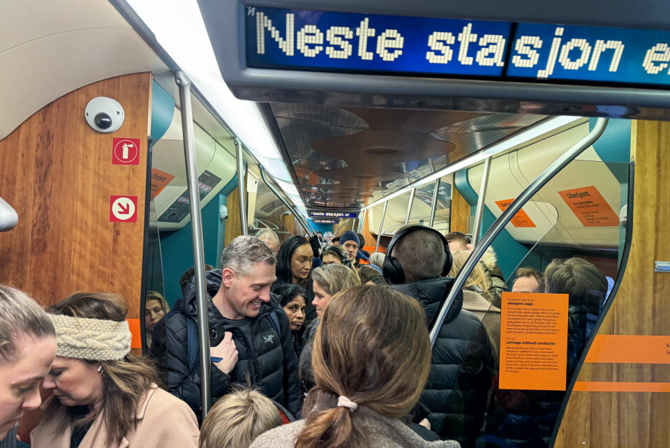 Stappfullt tog en dag i februar 2024 på grunn av forsinkelser og innstillinger i togtrafikken i Oslo-området. Foto: Ørn E. Borgen / NTB Foto: Ørn E. Borgen / NTB