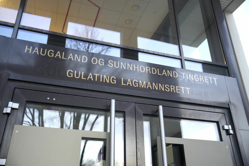 To menn er dømt til fengsel for overgrep mot en 14 år gammel gutt. Fra før er en annen mann dømt, og ytterligere ni menn er tiltalt eller siktet for overgrep mot den samme gutten. En 63 år gammel mann er tiltalt for drapsforsøk etter at han skal ha angrepet eks-kona utenfor en McDonalds-restaurant i Karmøy kommune i januar. Mannen må møte i Haugaland og Sunnhordland tingrett i midten av november. Han risikerer forvaringsstraff. Foto: Beate Oma Dahle / NTB