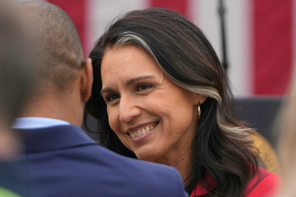 USAs etterretningssjef Tulsi Gabbard har gått hardt ut mot Wall Street Journal.(Mark Schiefelbein/AP) Director of National Intelligence Tulsi Gabbard arrives before President Donald Trump speaks during an event to announce new tariffs in the Rose Garden at the White House, Wednesday, April 2, 2025, in Washington. (AP Photo/Mark Schiefelbein)