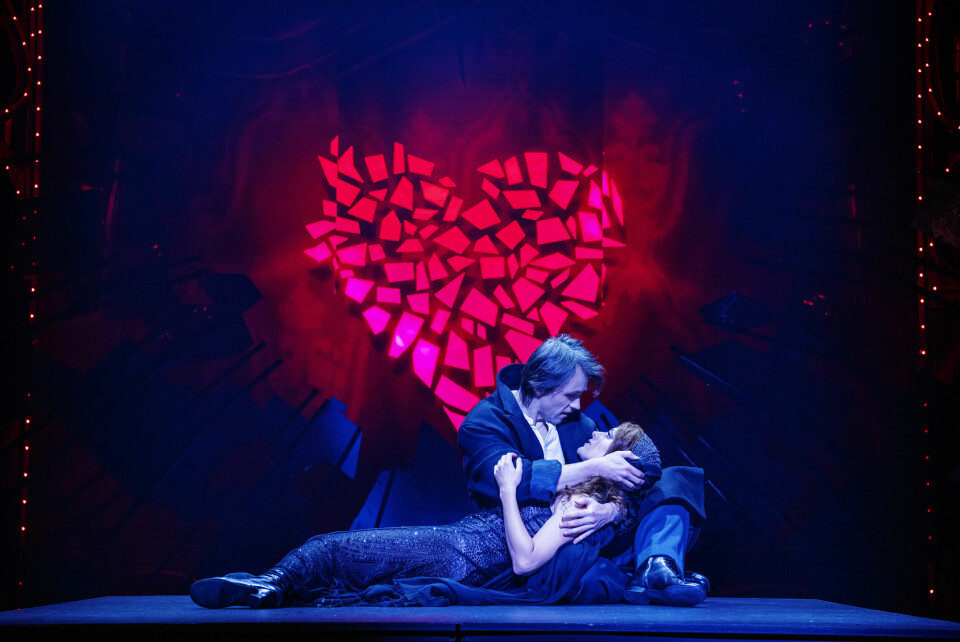 Sondre Lerche og Heidi Ruud Ellingsen i en scene fra «Moulin Rouge!» på Chateau Neuf i Oslo. Nå gjenforenes de på scenen. «Moulin Rouge!»
