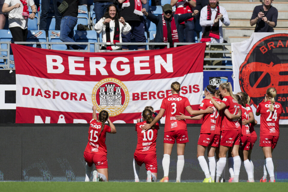 Signe Gaupset doblet ledelsen for Brann og viste støtte med samme feiring som langtidsskadede Anna Aahjem. Signe Gaupset doblet ledelsen for Brann og viste støtte med samme feiring som langtidsskadede Anna Aahjem. Foto: Fredrik Varfjell / NTB